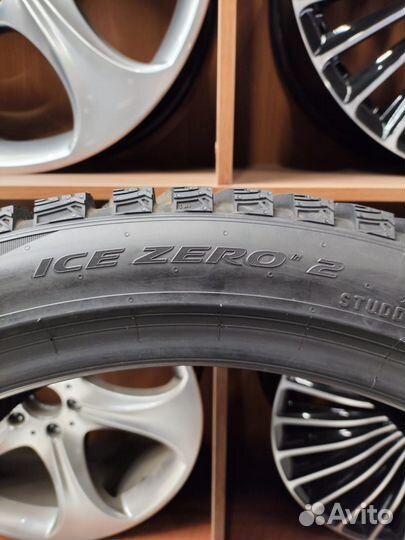 Pirelli Ice Zero 2 285/35 R22 и 315/30 R22 106H