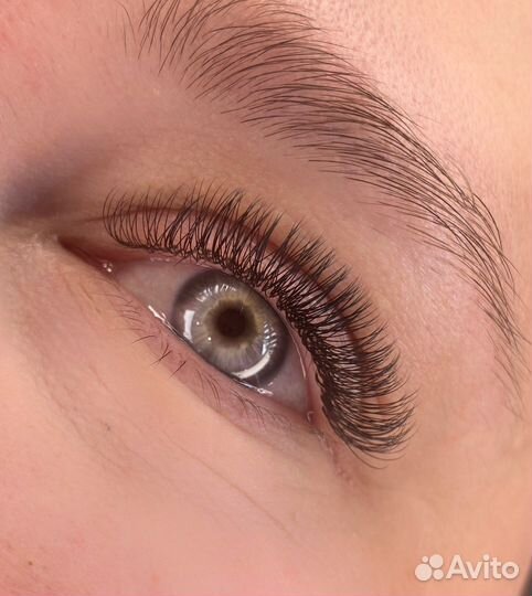 Наращивание ресниц, оформление бровей