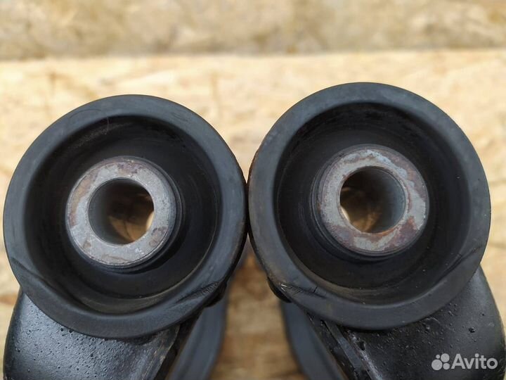 Рычаг Mitsubishi Pajero 4 передний верхний