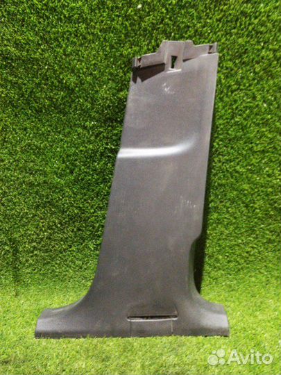 Обшивка средней правой стойки черная Volkswagen Ti