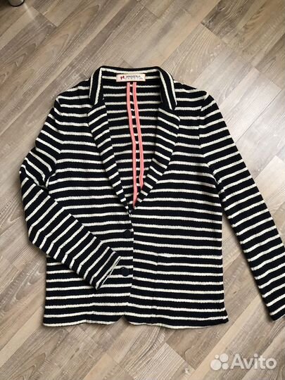 Жакет (Испания), 44