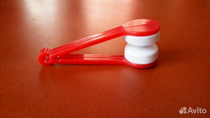 Щетка для чистки очков