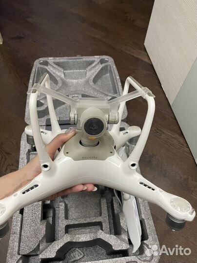 Квадрокоптер dji phantom 4 pro v2