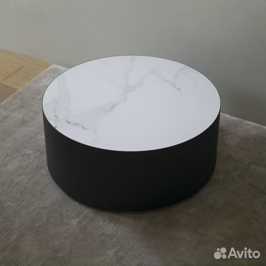 Дизайнерский стол из металла круглый