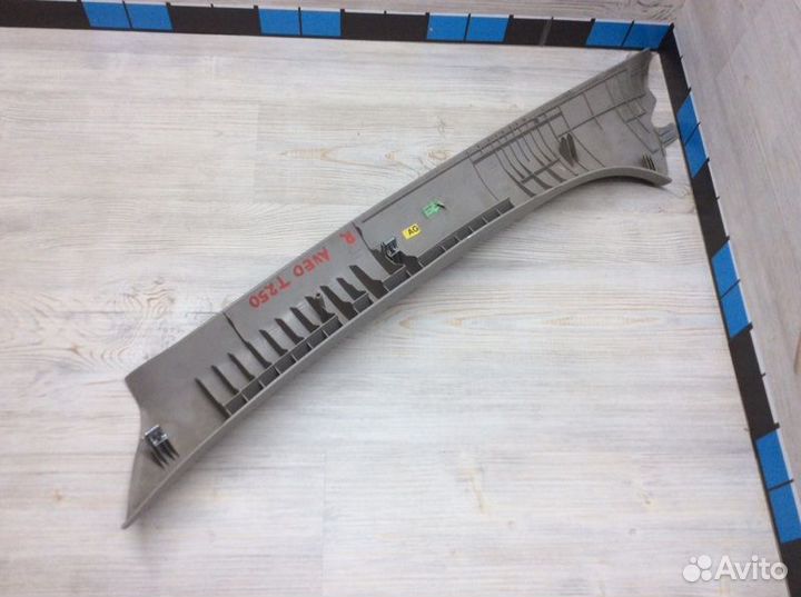 Обшивка стойки передняя правая Chevrolet Aveo T250