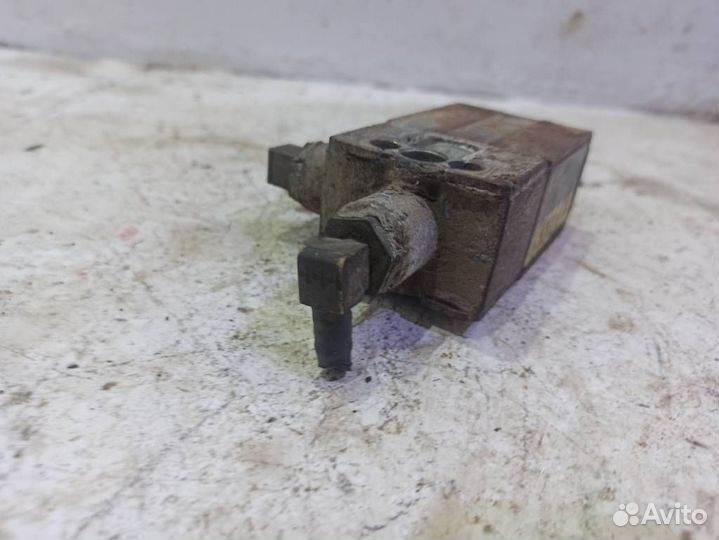 Электромагнитный клапан A0049975536