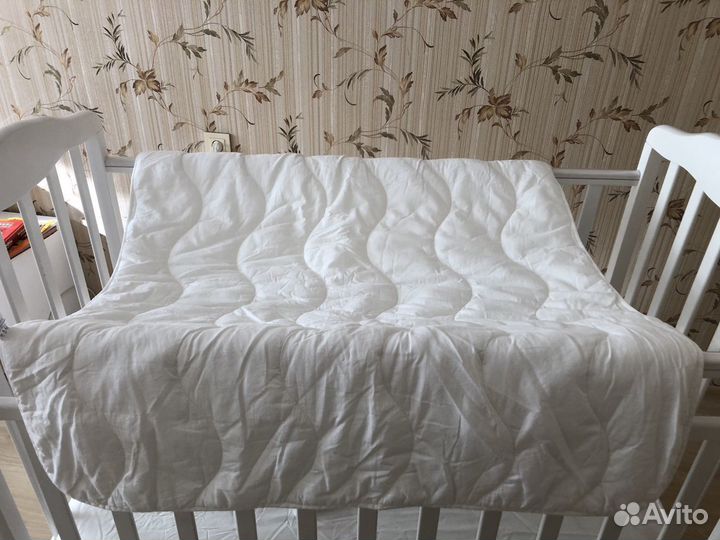 Детская кроватка с матрасом, бортиками и постельны