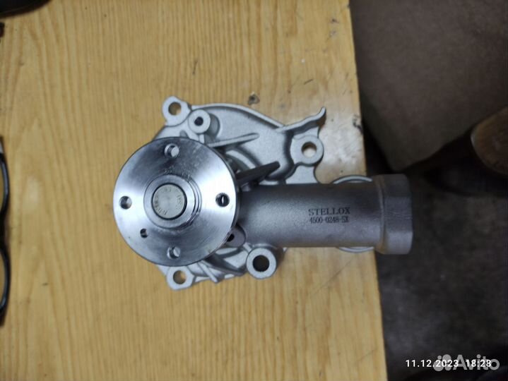 Водяная помпа Митсубиси Спейс вагон