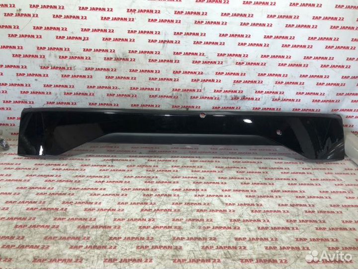 Накладка двери багажника Mitsubishi Pajero Sport