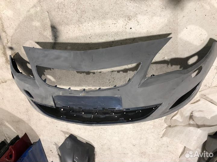 Бампер передний на Opel Astra J оригинал