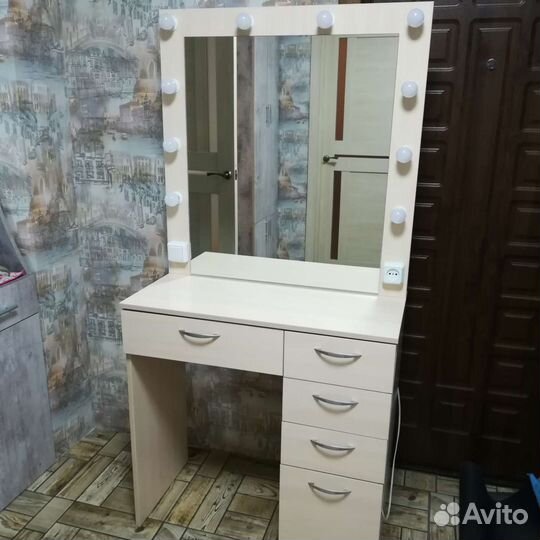 Гримерное зеркало