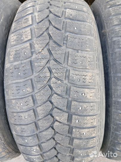 Sentinel UN99 215/55 R16 70B