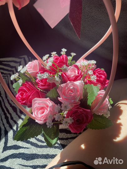 Розы из атласных лент