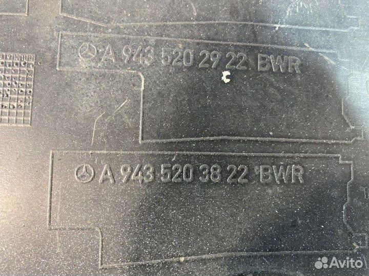 Шумоизоляция двигателя правая Mercedes-Benz 1843Ls