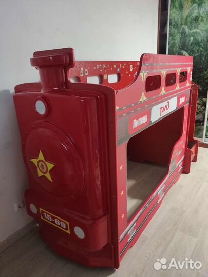 Двухярусная кровать 