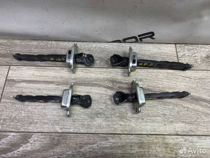 Ограничитель двери Honda Shuttle II (2015—2019)