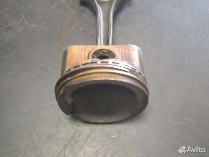 Поршень с шатуном Toyota 1zzfe 1,8