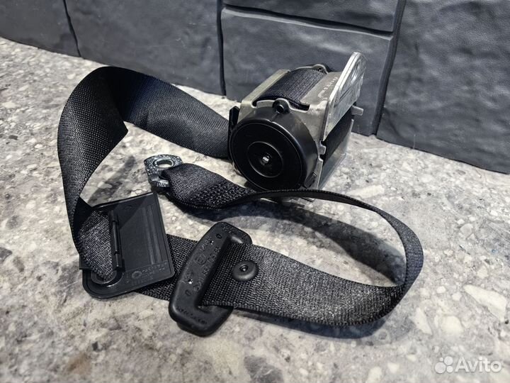 Ремень безопасности задний W211