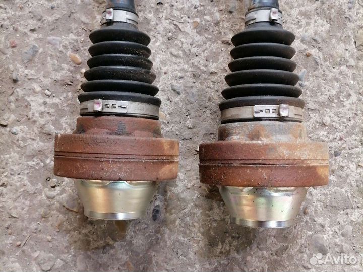 Полуось привод передний Audi Q7 4L