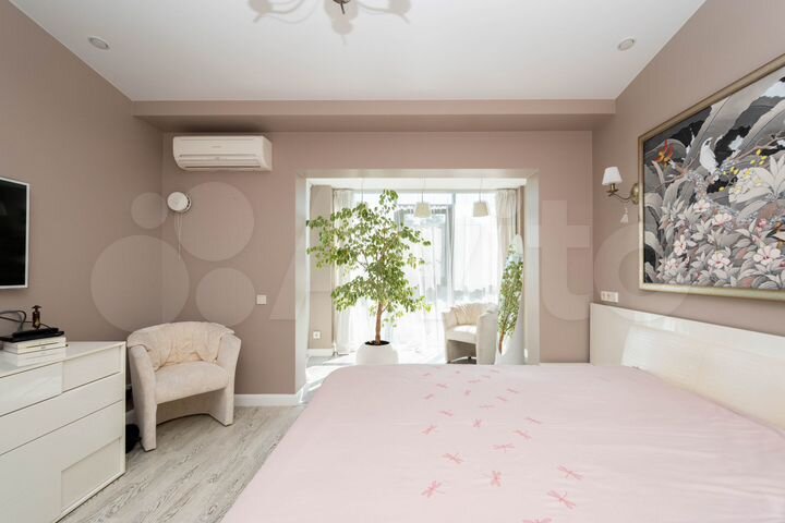 Дом 228,6 м² на участке 1,5 сот.