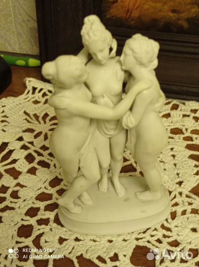 Статуэтка фарфоровая 