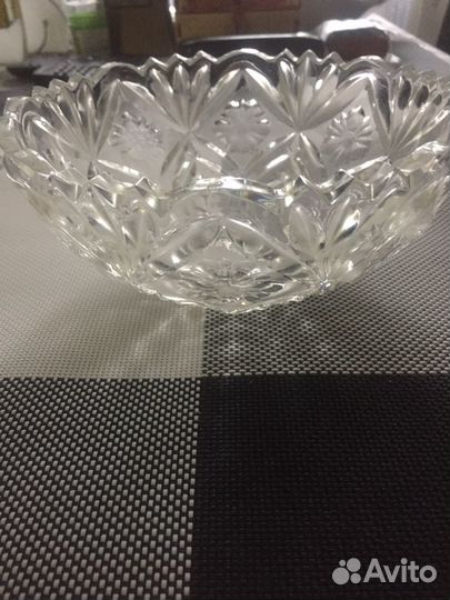 Хрустальная ваза, пивные кружки, рюмки