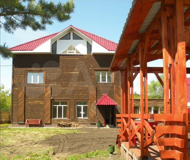 Коттедж 400 м² на участке 10 сот.