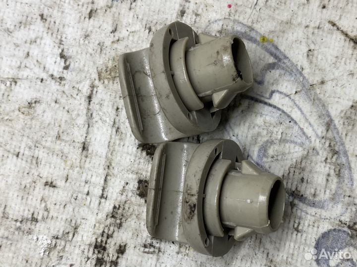 Крючок козырька nissan teana