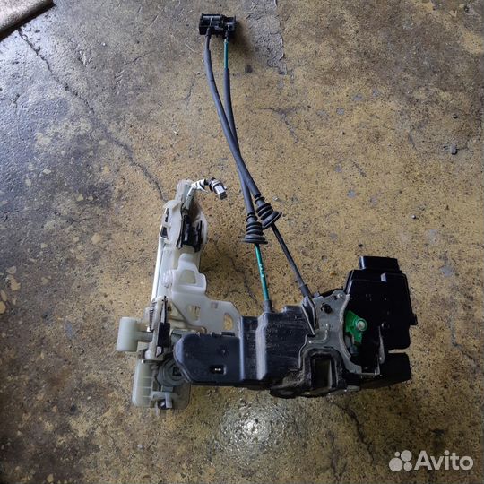 Замок двери задней левой Kia Mohave 814102J010