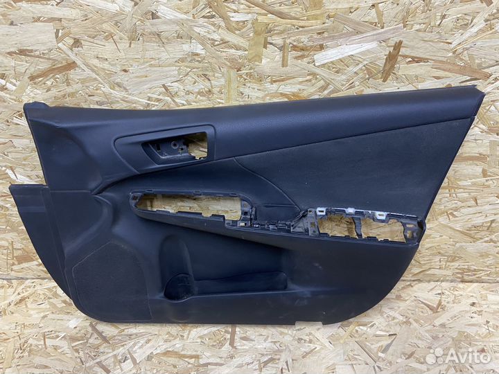 Обшивка двери передняя правая Toyota Camry 55