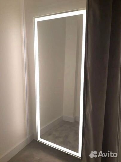 Зеркало настенное с фронтальной подсветкой