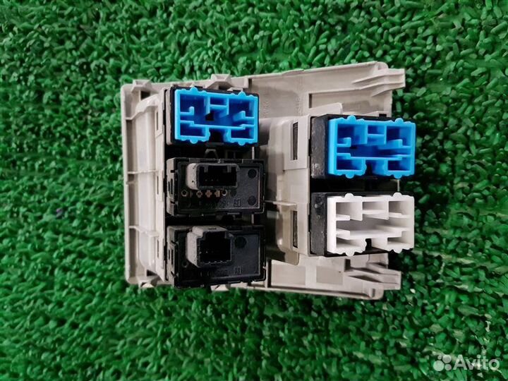 Кнопка открывания двери багажника Lexus Rx450H, RX