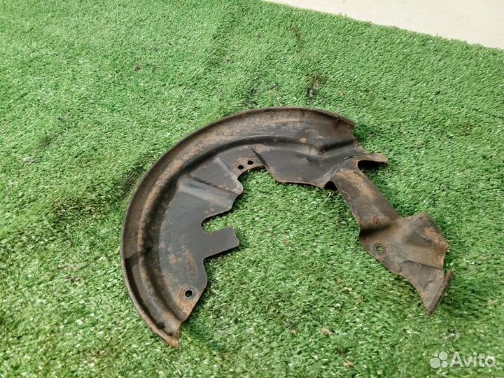 Щиток тормозной передний левый Ford Fiesta седан