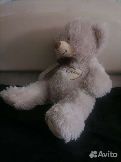 Большой плюшевый медведь