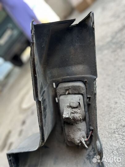 Клык заднего бампера правый nissan patrol y61