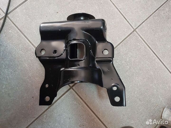 Чашки амортизатора. зад.hyundai sonata 2001г