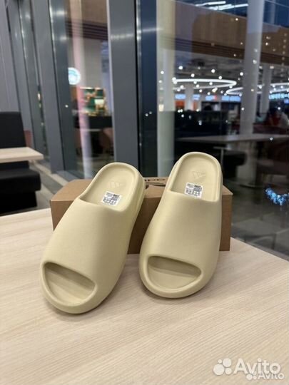 Тапки adidas Yeezy Slide бежевые (36-45)