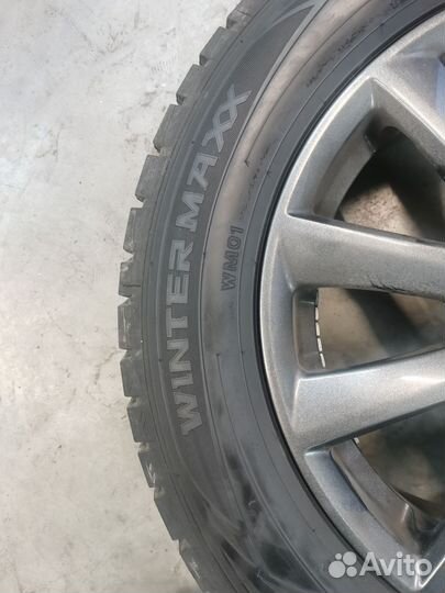 Dunlop SP Winter Maxx WM01 215/60 R16