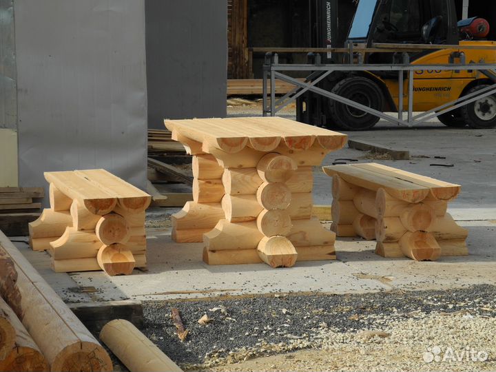 Сруб стола из оцилиндрованного бревна