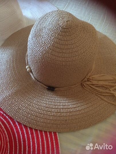 Много летних шляп