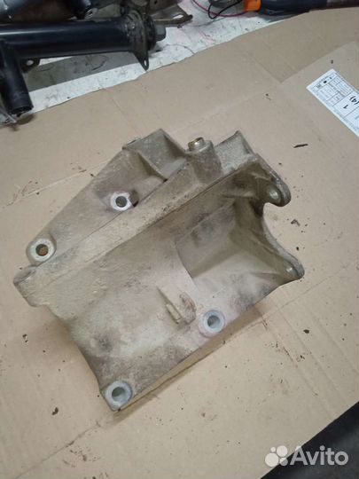 Кронштейн насоса гур audi a8 d2 ауди а8 д2 akg 4,2