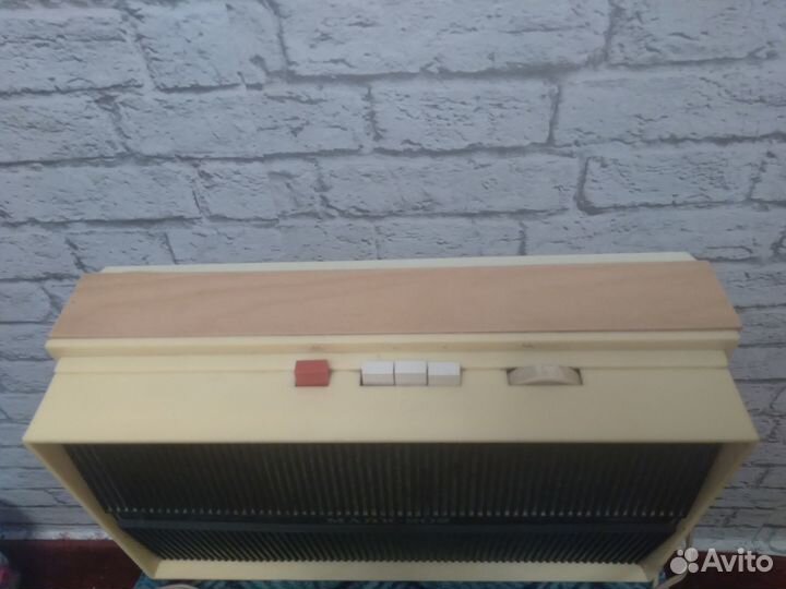 Радиоприемник СССР 3-х программный Маяк-202