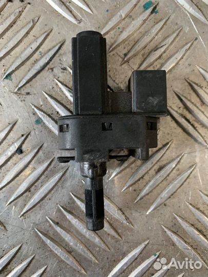 Выключатель концевой (концевик) Ford Focus 2 2010