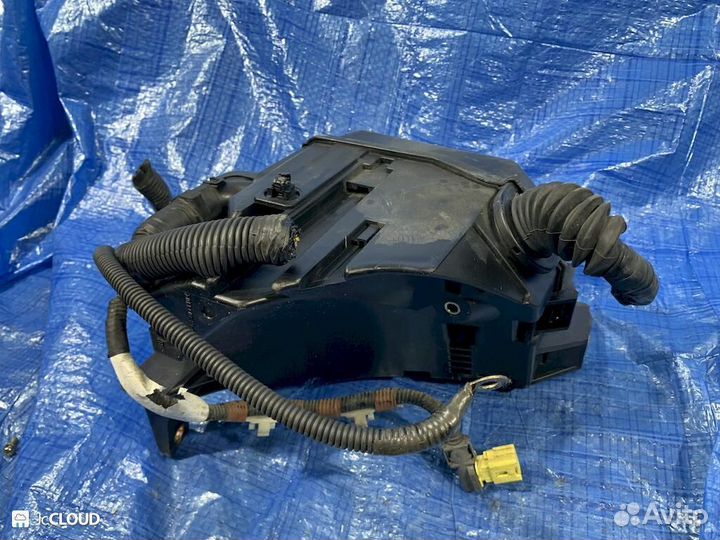 Блок предохранителей под капот на toyota mark II GX100 1GFE