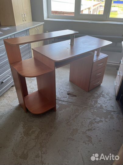 Стол компьютерный