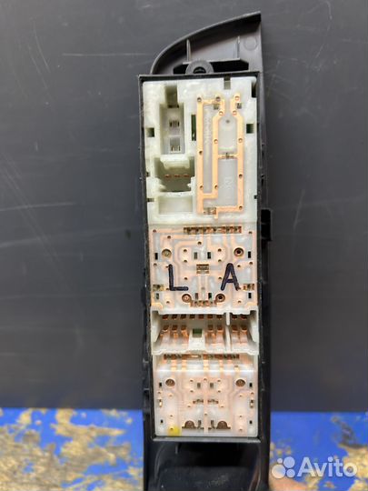 Блок стеклоподъемников Nissan Tiida C11