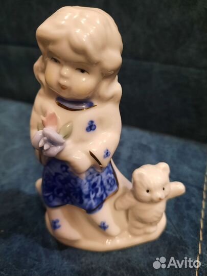 Статуэтки девочки с животными, фарфор, СССР