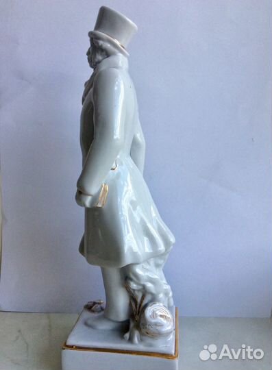 Пушкин на прогулке. лфз