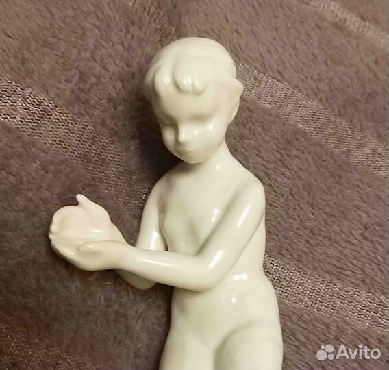 Статуэтки фарфор Девочка с утками и уточка