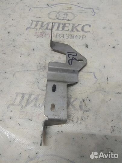 Кронштейн (сопут. товар) Audi A8 D3 4E 2004-2010